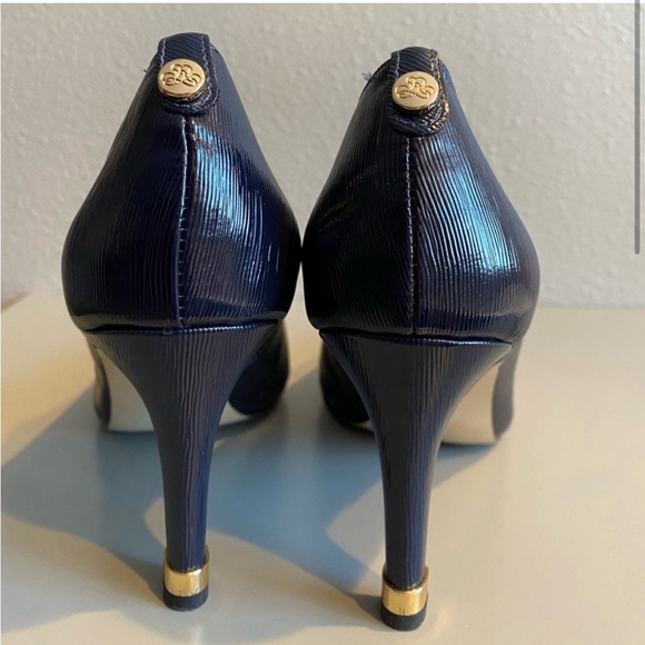 Navy blue pumps, they are beautiful, only used them once ✨ - Picture 2 of 3